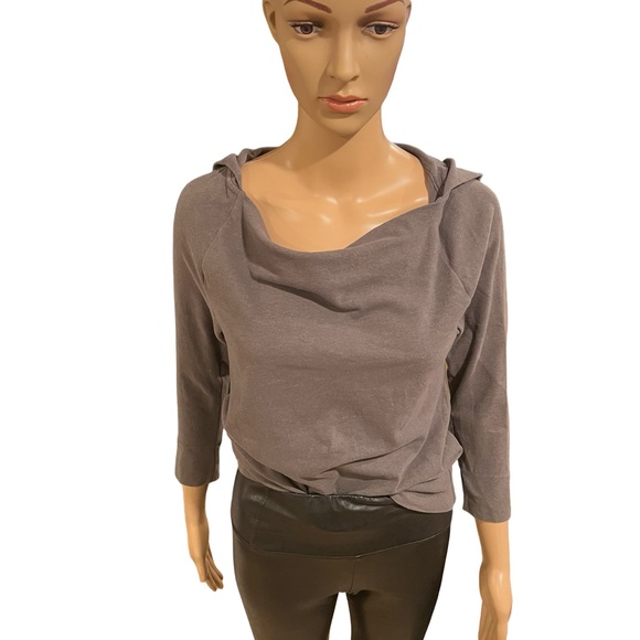 Soft and light weight hoodie - Picture 2 of 7